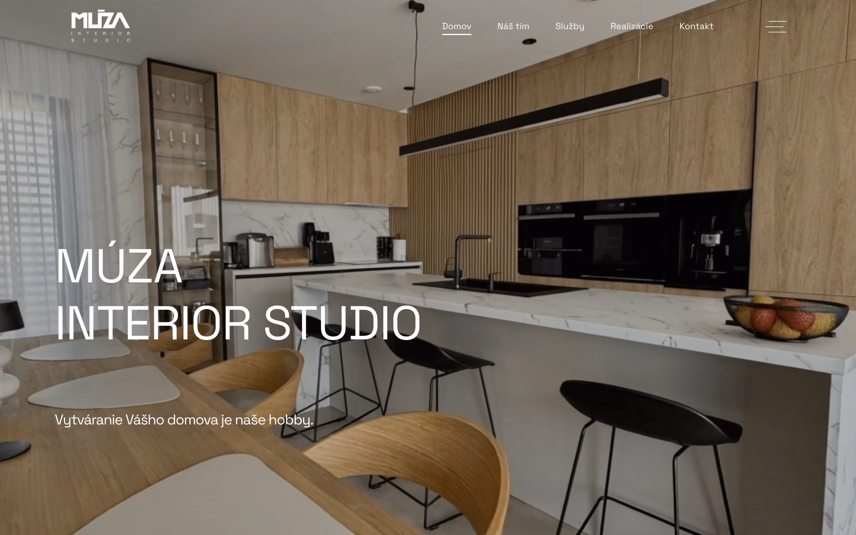 Úvodná stránka webu MÚZA INTERIOR STUDIO na počítači